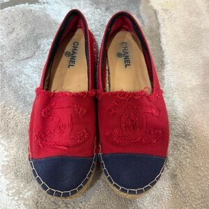 Chanel Red Navy CC Logo Canvas Espadrilles Size 38 Flats